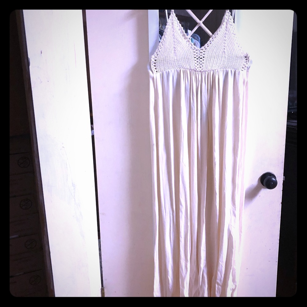 Crochet crisscrossing back maxi